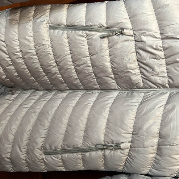 Mountain hardware coat silver grey color. Size SP - Picture 4 of 9